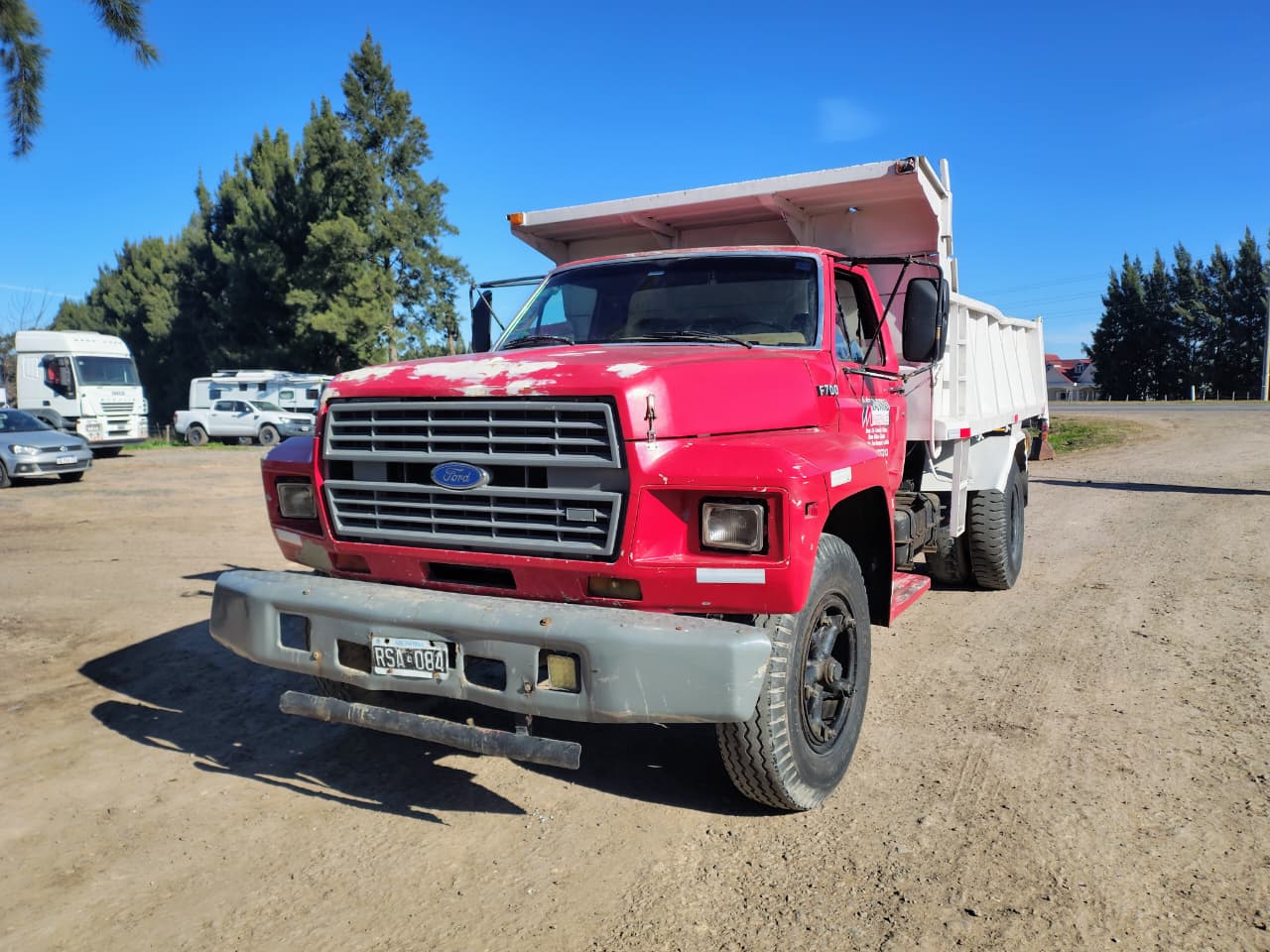CAMION FORD F7000 VOLCADOR  - foto 2
